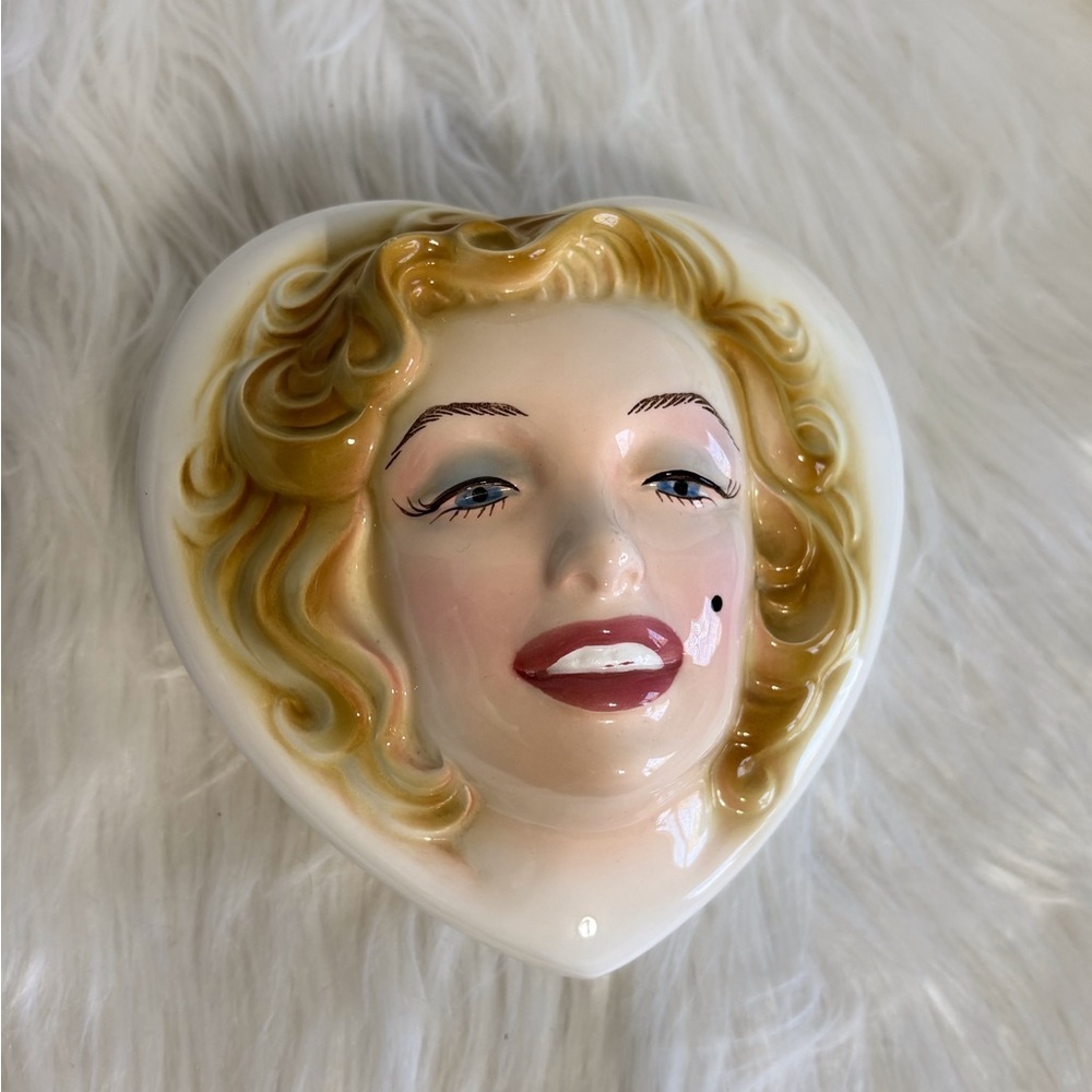 (145)Vintage Heart-Shaped Ceramic Box with Marilyn Monroe Face Design 1988